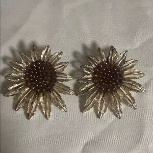 Sarah Coventry Vintage Sunflower Clip-On Earrings Gold Tone Brown Center Floral